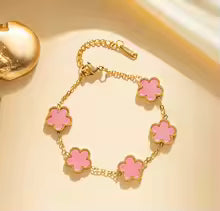The stainless steel double-sided bracelet with five-leaf petals and gold-plated clovers