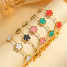 The stainless steel double-sided bracelet with five-leaf petals and gold-plated clovers