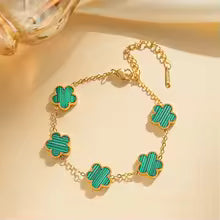 The stainless steel double-sided bracelet with five-leaf petals and gold-plated clovers