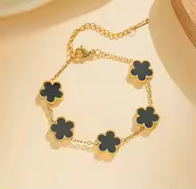 The stainless steel double-sided bracelet with five-leaf petals and gold-plated clovers