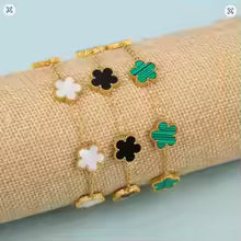 The stainless steel double-sided bracelet with five-leaf petals and gold-plated clovers