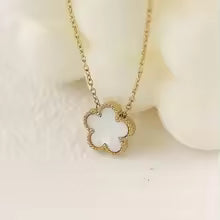 Fashionable Women Five Leaf Flower Gold Plated Pendant